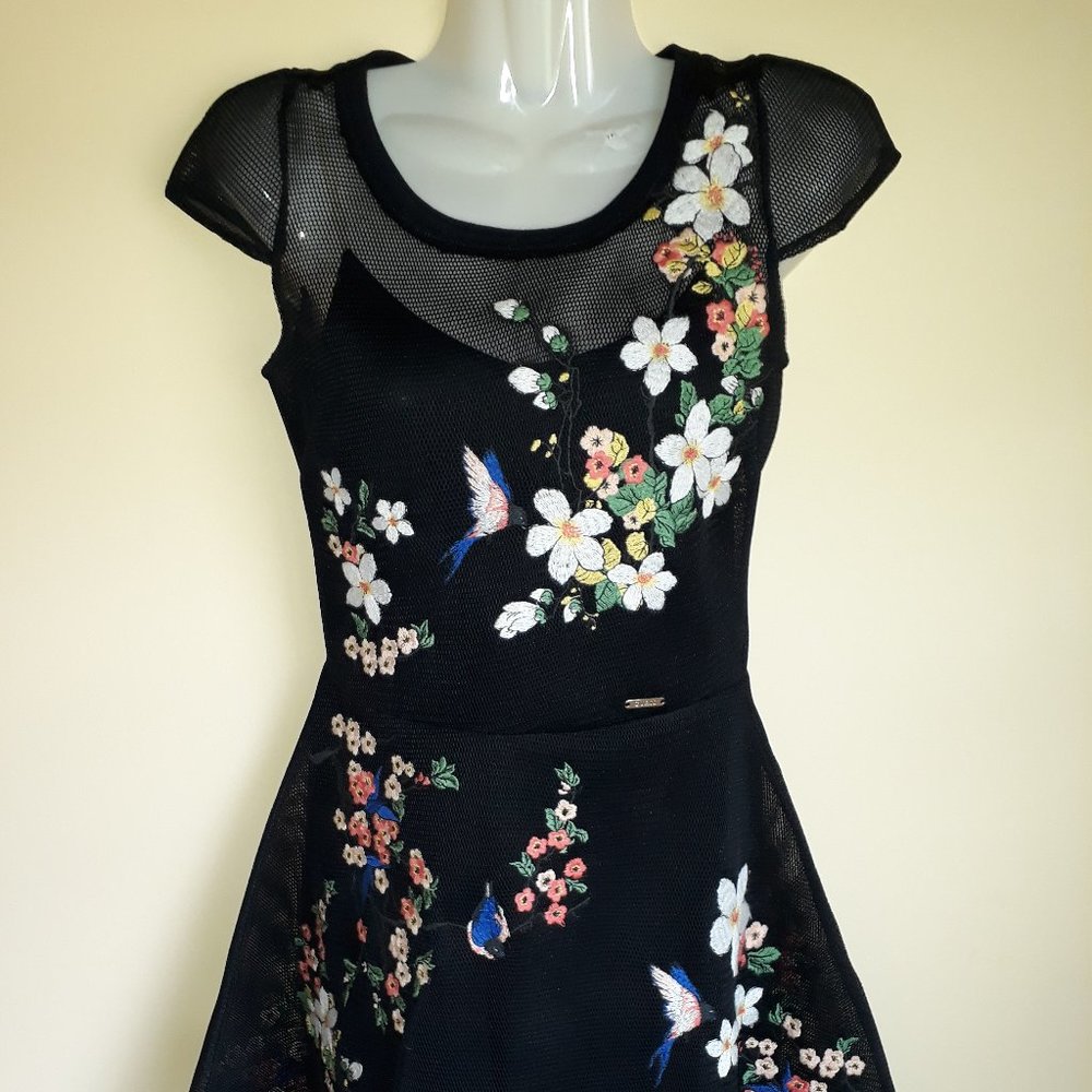 $150 Black Enbroidery floral Dress Guess size XS